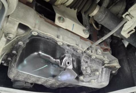 發(fā)動(dòng)機(jī)油底殼螺絲可以纏生料帶嗎？